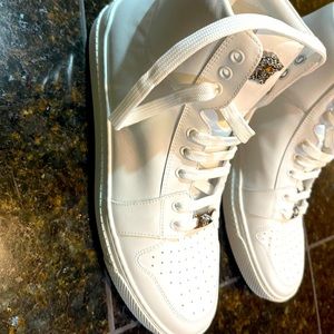Size 10 high top shoes brand new never worn